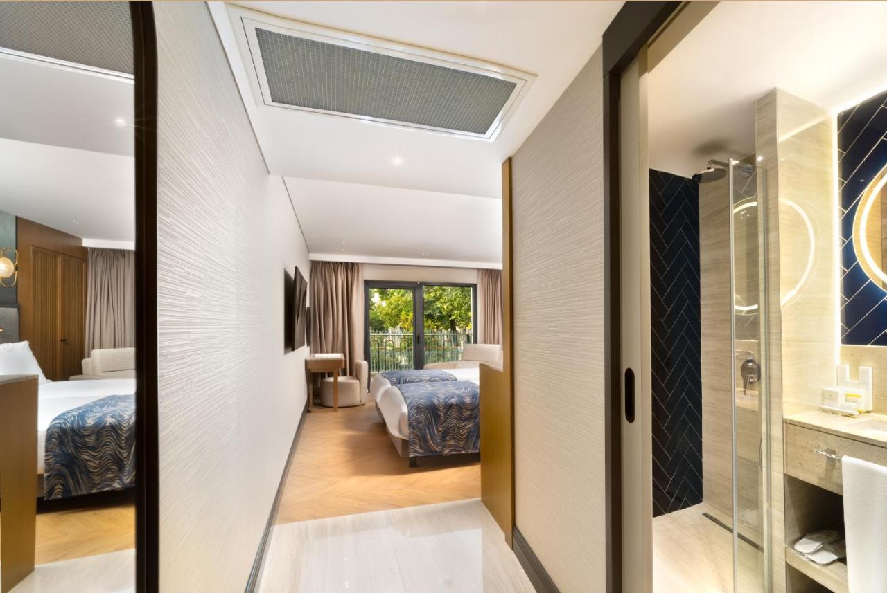 Bentley Hotel Old City-Special Class Istanbul Exterior photo A room at the hotel