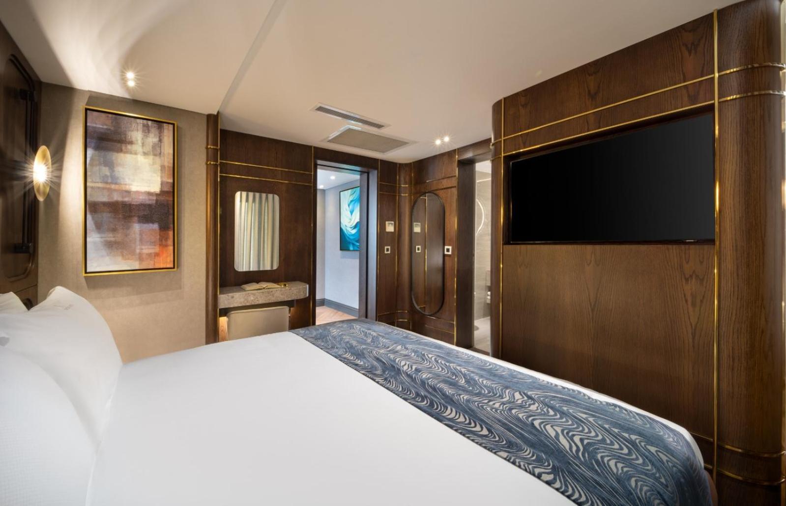 Bentley Hotel Old City-Special Class Istanbul Exterior photo The bedroom of the Royal Suite